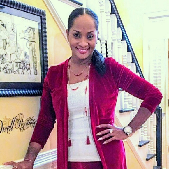 Meet your Posher, Felicia - Picture 2 of 9